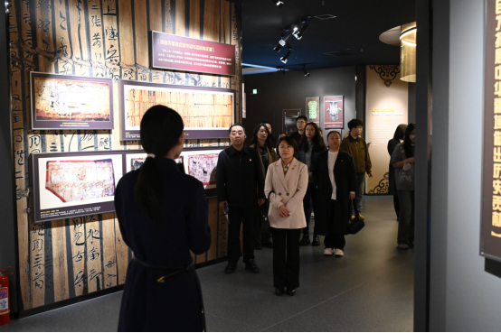 法學院開展“深耕教育沃土，鑄牢中華民族共同體意識根基”主題黨日活動